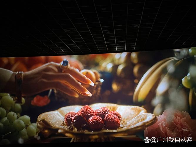 一边摸上面一边亲下面的相关介绍