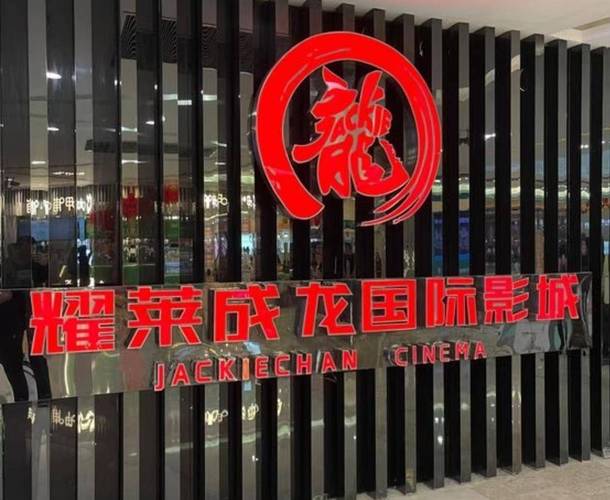 一边吃一边揉一边摸的相关介绍