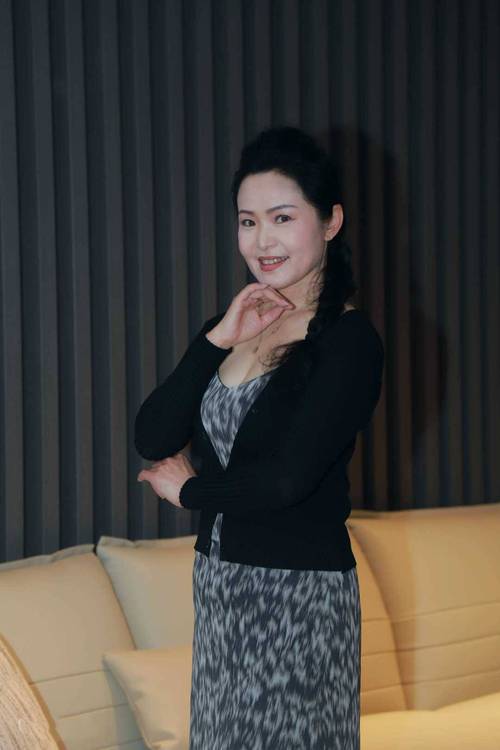 啪啪激情人妻的相关介绍