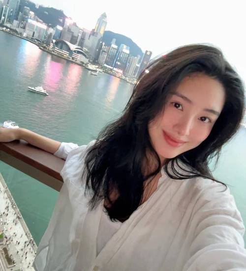 操爽女老师的相关介绍