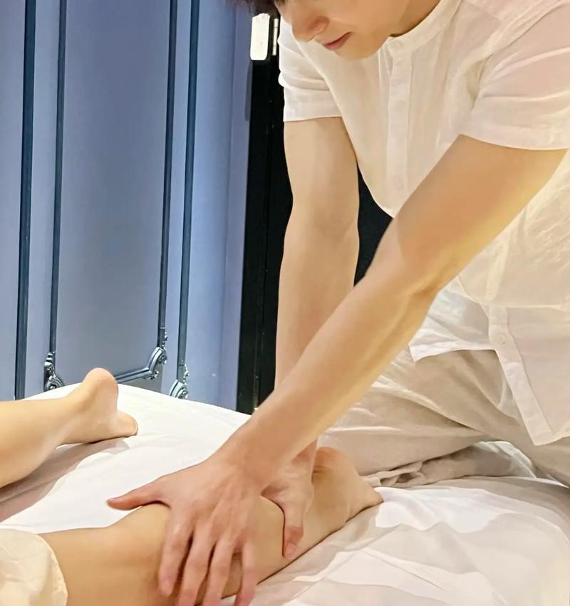 办公室少妇制服秘书熟女av的相关介绍