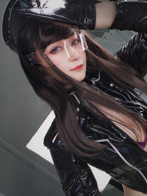 狂操美女老师的相关介绍
