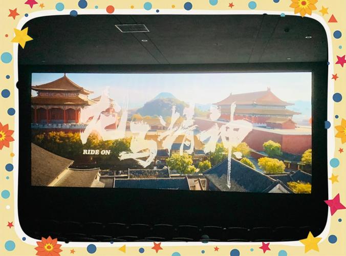 一边亲一边摸一边爽的相关介绍