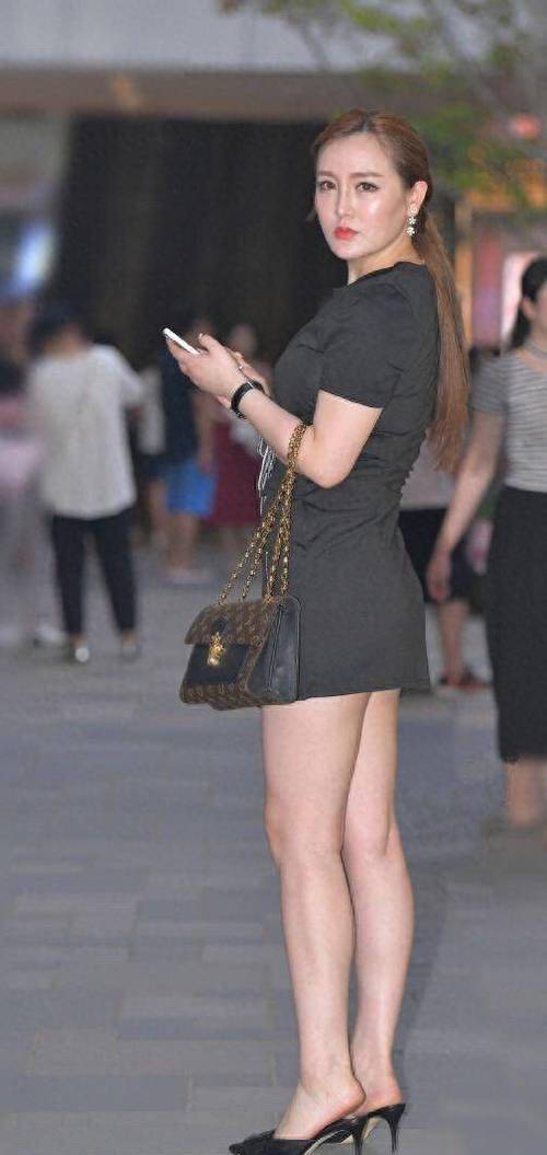 大尺度性感美女写真诱惑的相关介绍