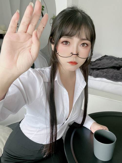 少妇看av一二三区的相关介绍