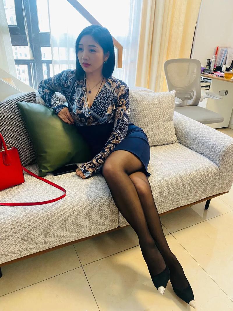操美女哈哈影院的相关介绍