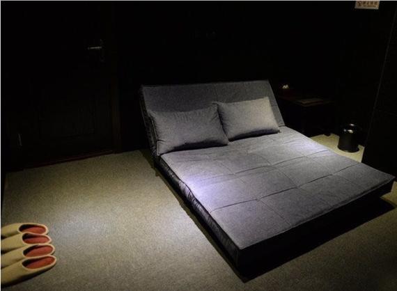 丝袜在线观看av的相关介绍