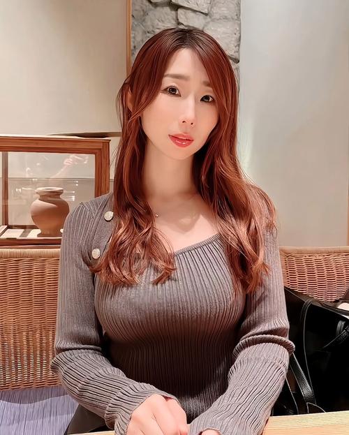 美女老师亲热的相关介绍