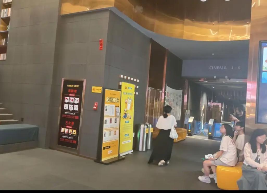 少妇av一级的相关介绍
