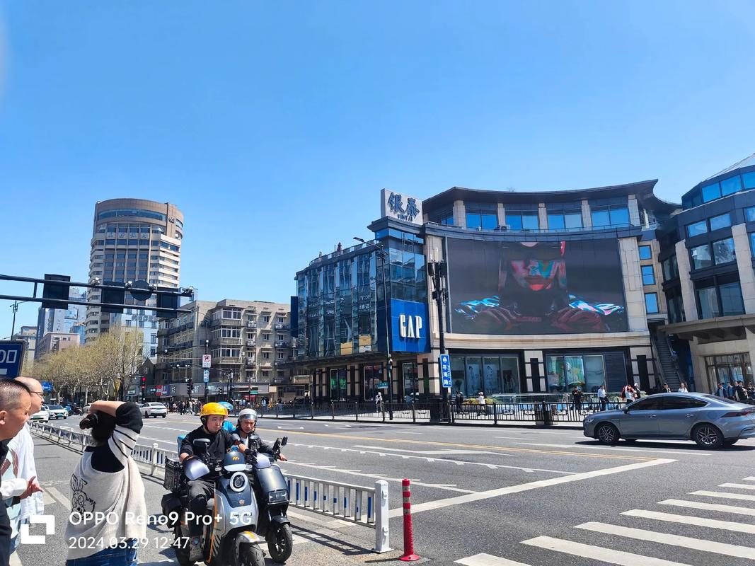 精品久久久专区的相关介绍